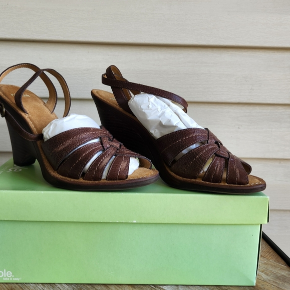 Ladies brown leather wedge sandal - Picture 1 of 10